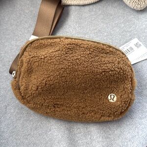 Lululemon Everywhere Belt Bag 1L- Fleece